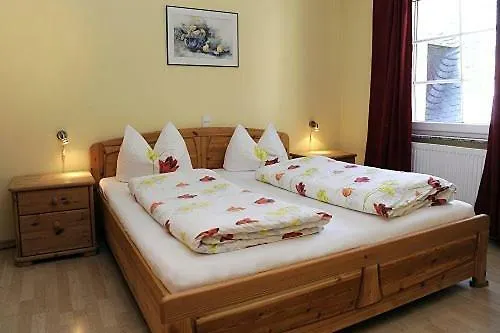 Gutshof Zenz * Ediger-Eller